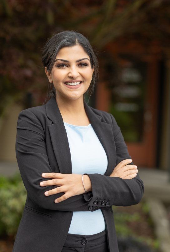 Federal Way dentist Doctor Navi Dhaliwal smiling