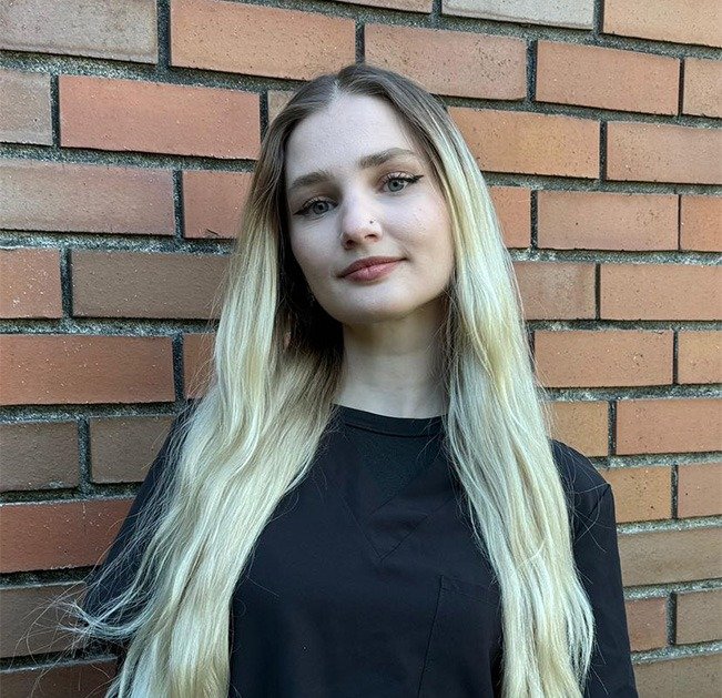 Dental assistant Andreea